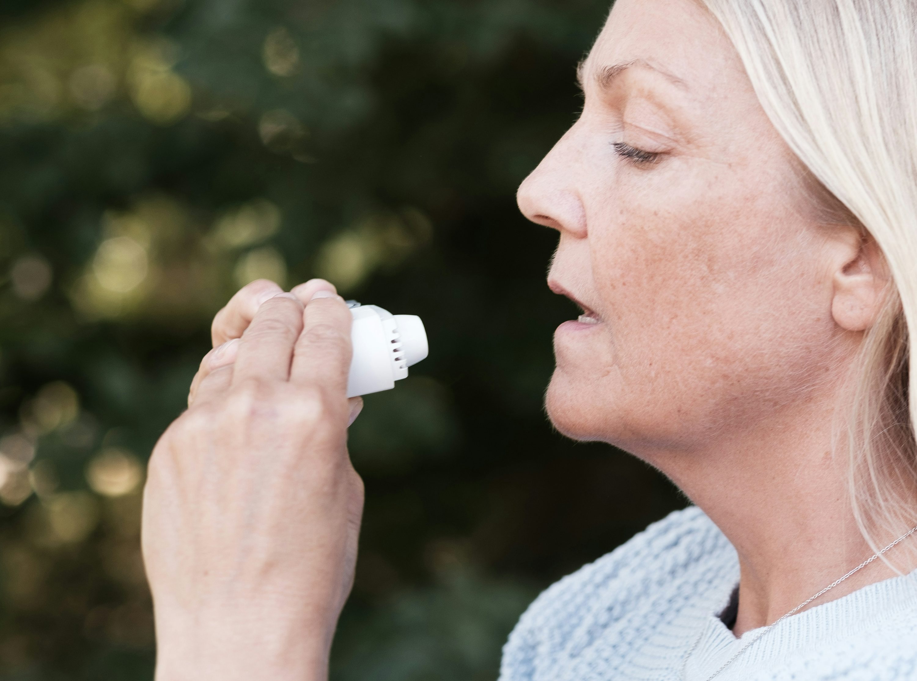 Global Practice and Enlightenment of Chronic Disease Insurance for the Elderly