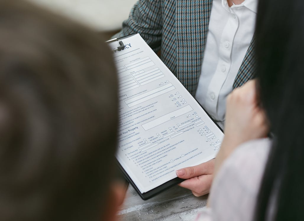 Who should I give priority to when configuring family insura